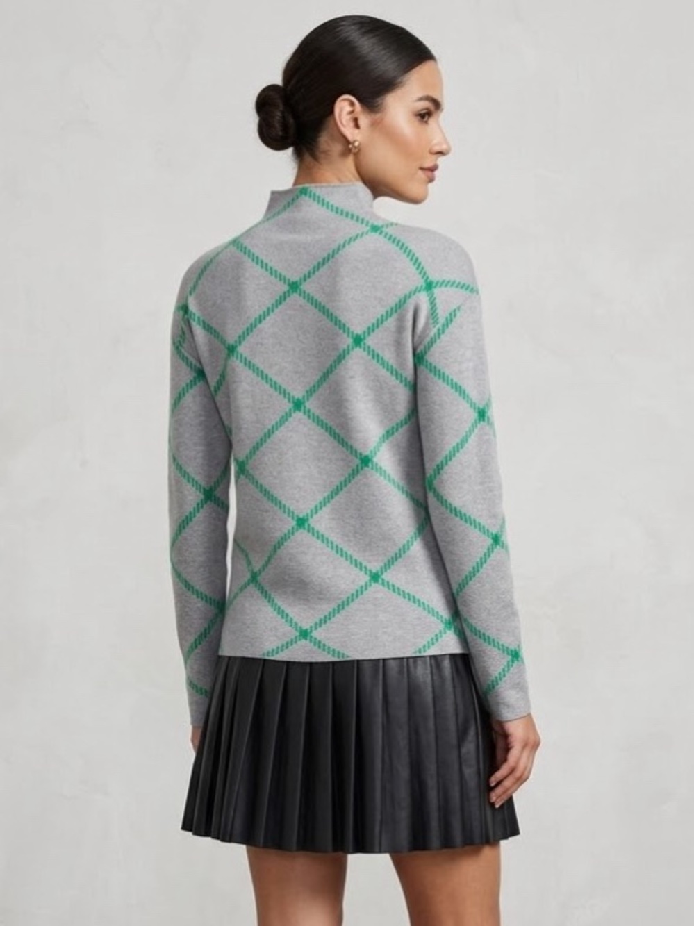 Tahari Women’s Diamond Pattern Sweater S Green Gray Argyle Detail